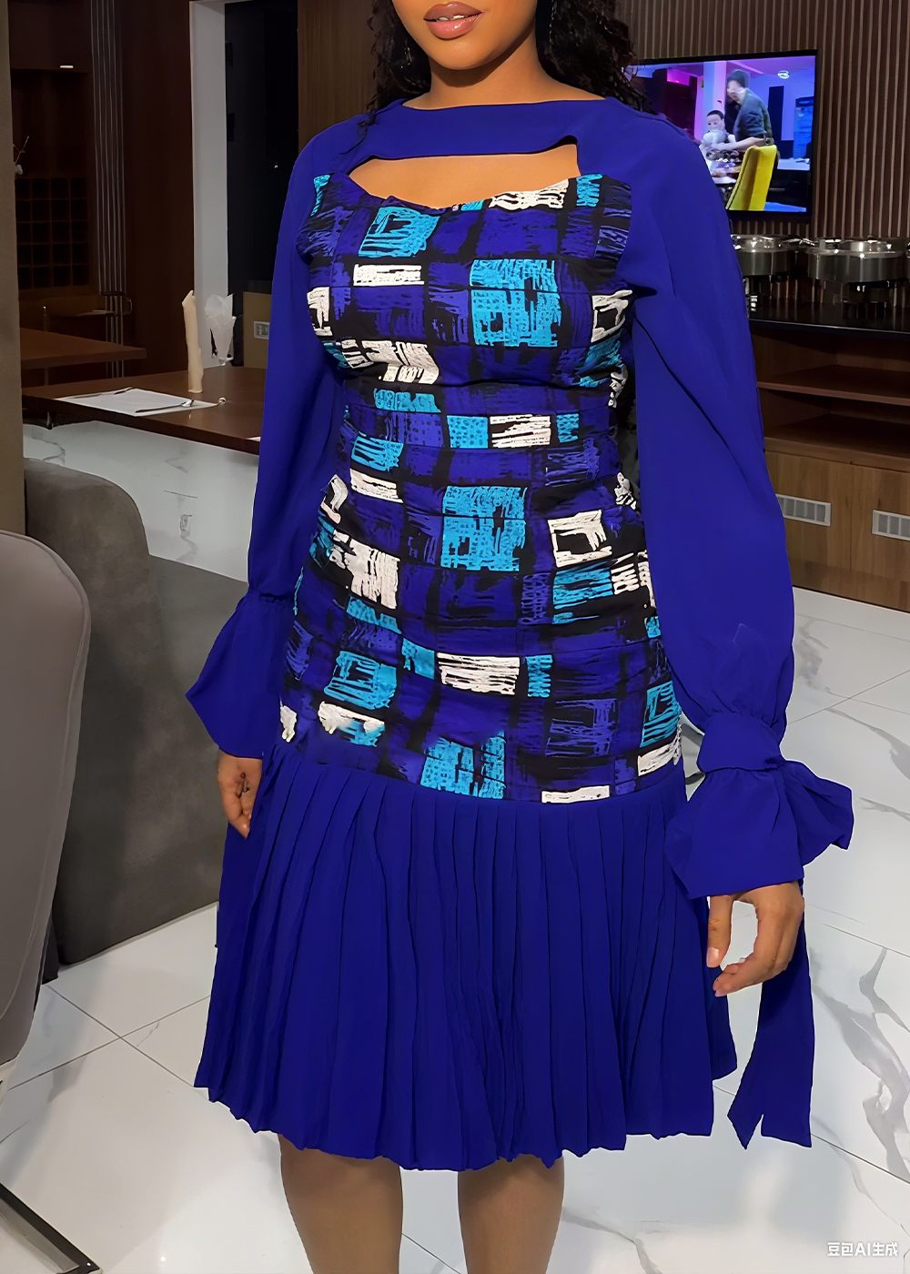 Elegant Patterned Pleated Dress with Pleated Skirt