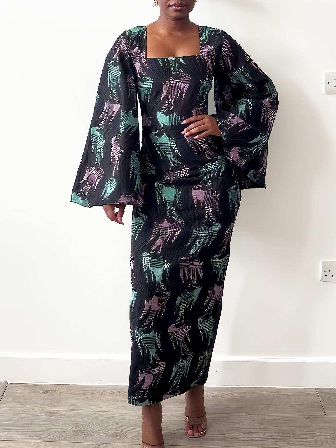 Elegant Black Floral Print Maxi Dress with Wide Sleeves