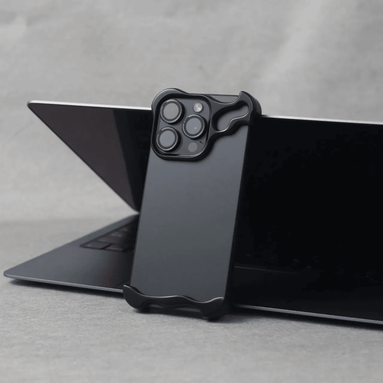 2024 New Special-shaped metal corner pad for iPhone