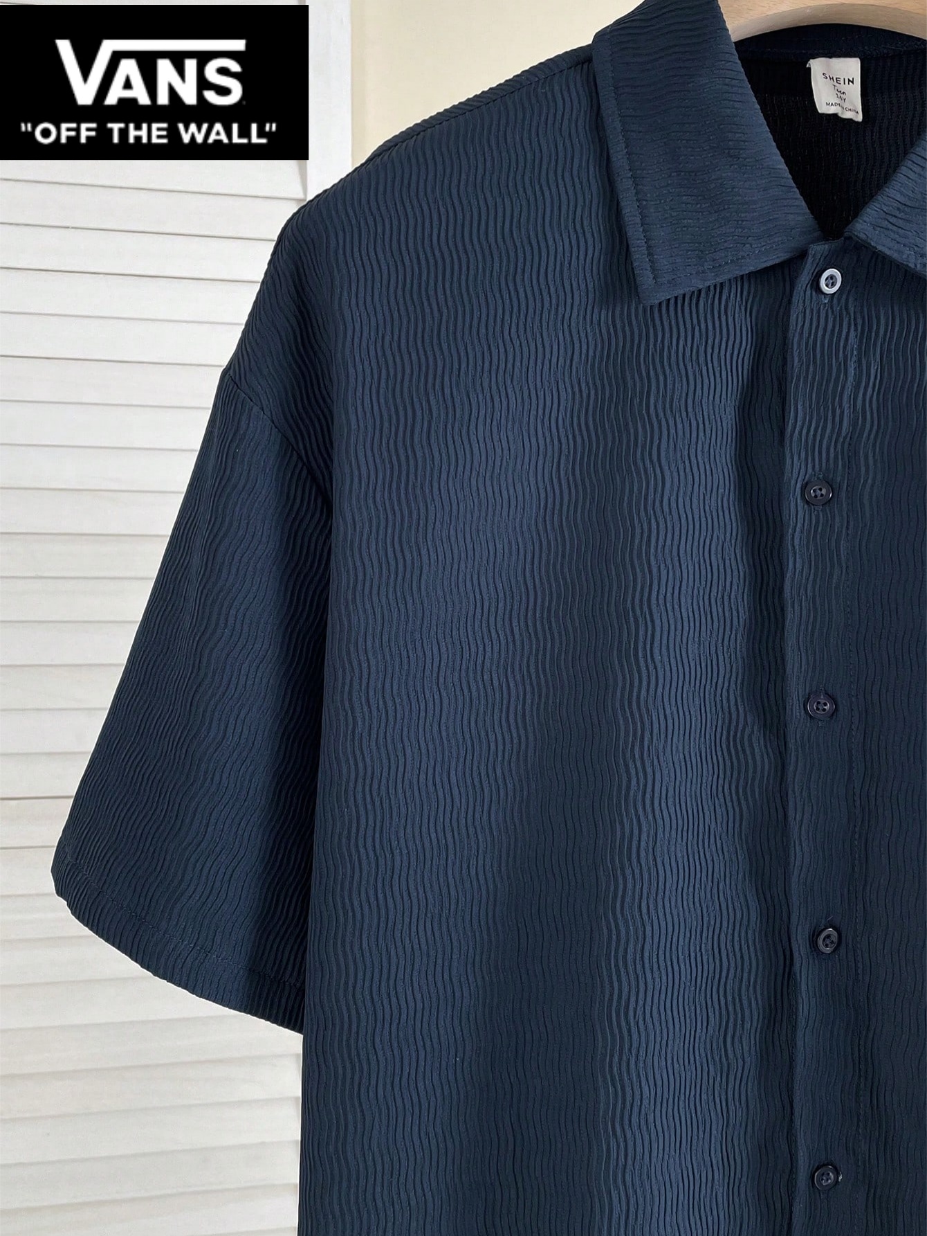 Vans men's two-piece casual set, including a textured short-sleeved shirt and matching shorts