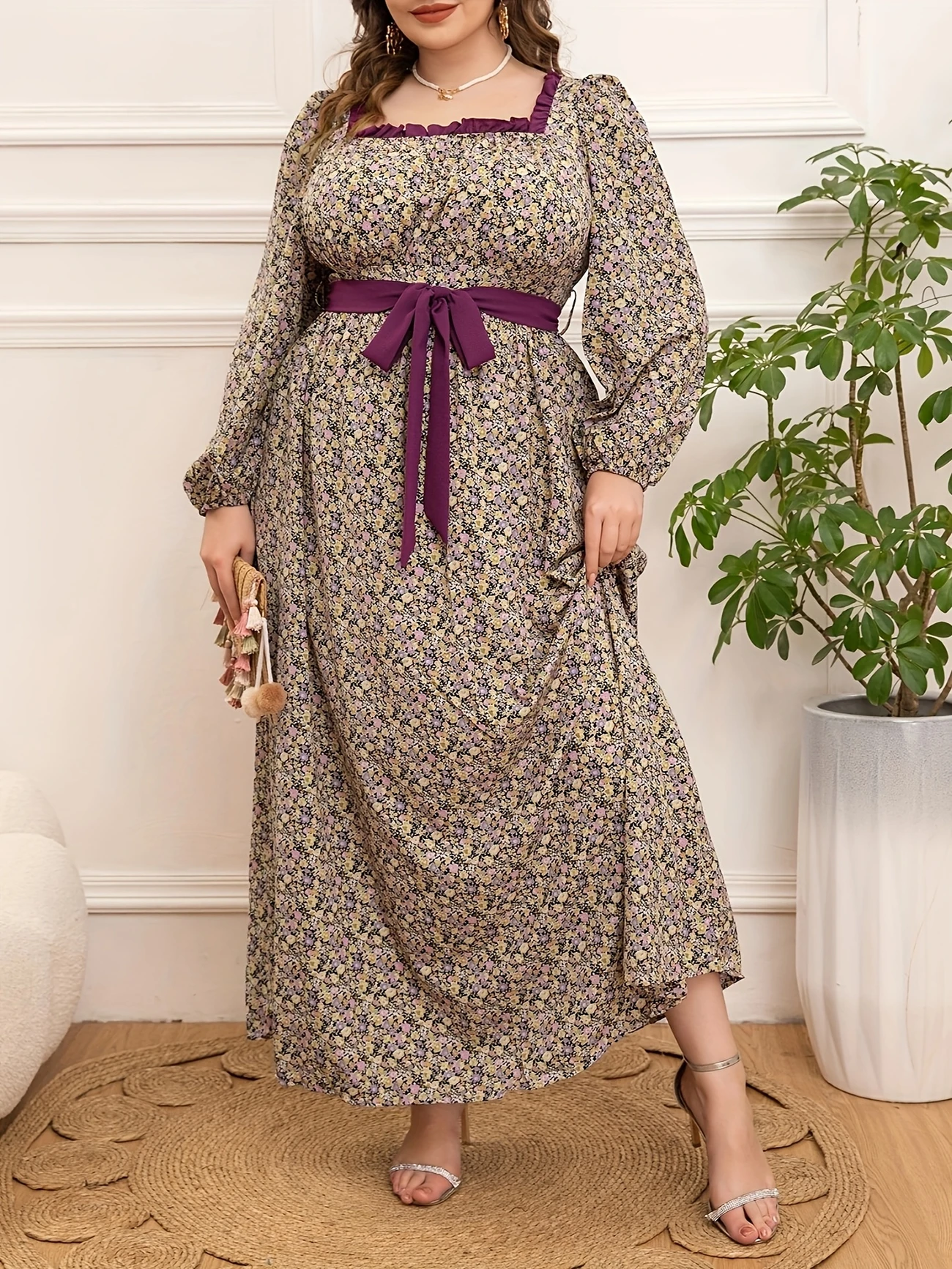 duża rozmiarowa sukienka maksimalna z kwiatowym wzorem i paskiem - dekolt kwadratowy, długi rękaw, fioletowe akcenty, na cały rok dla kobiet szczegóły 2