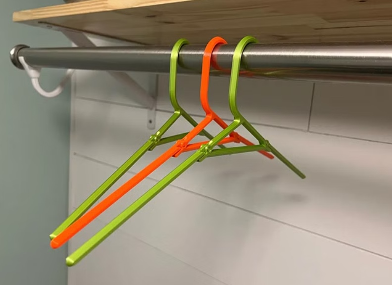 collapsible hanger