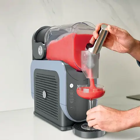 Praktischer, ergonomisch geformter Komfortgriff mit tropf- und kleckerfreiem Ausgießer.