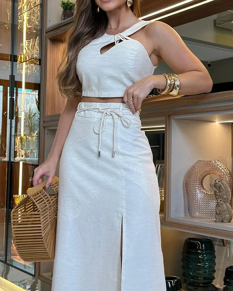 Sleeveless solid color two piece suit