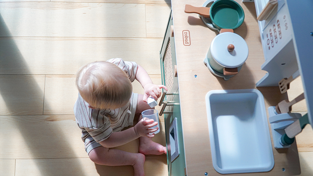 The kid are exploring new knowledge with Robud Play Kitchen