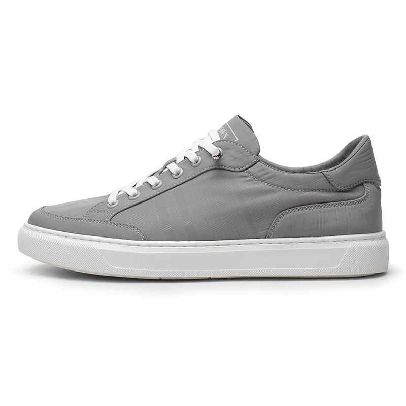 CROWN Stylish Skateboarding Shoes Men's One Yard Larger