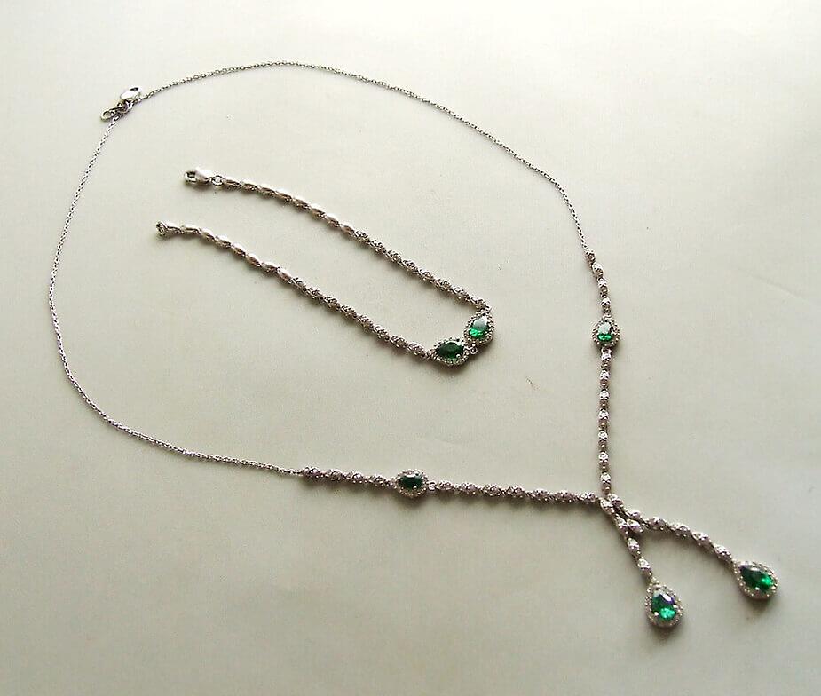 Wit gouden smaragd sieraden set