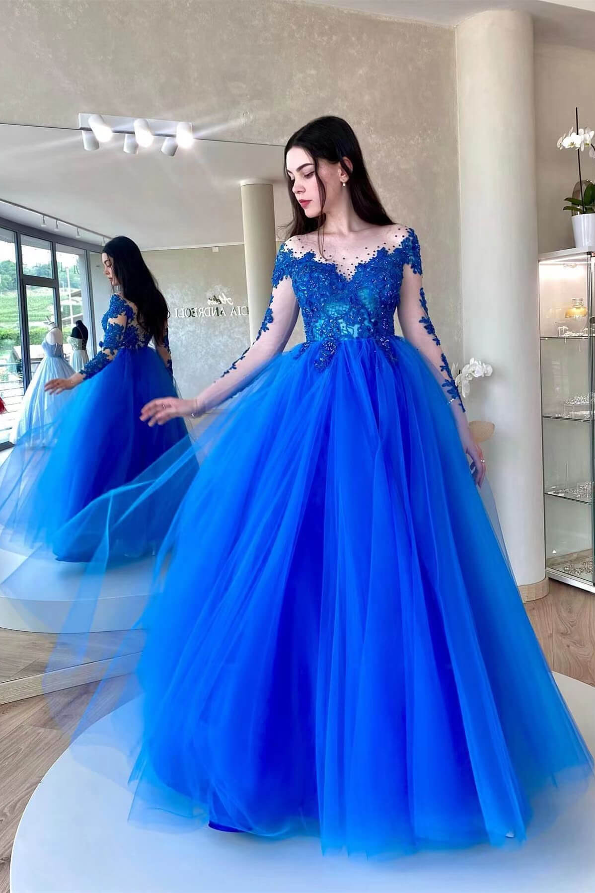 Royal Amazing Blue Long Sleeves Tulle Prom Dress With Appliques | Risias