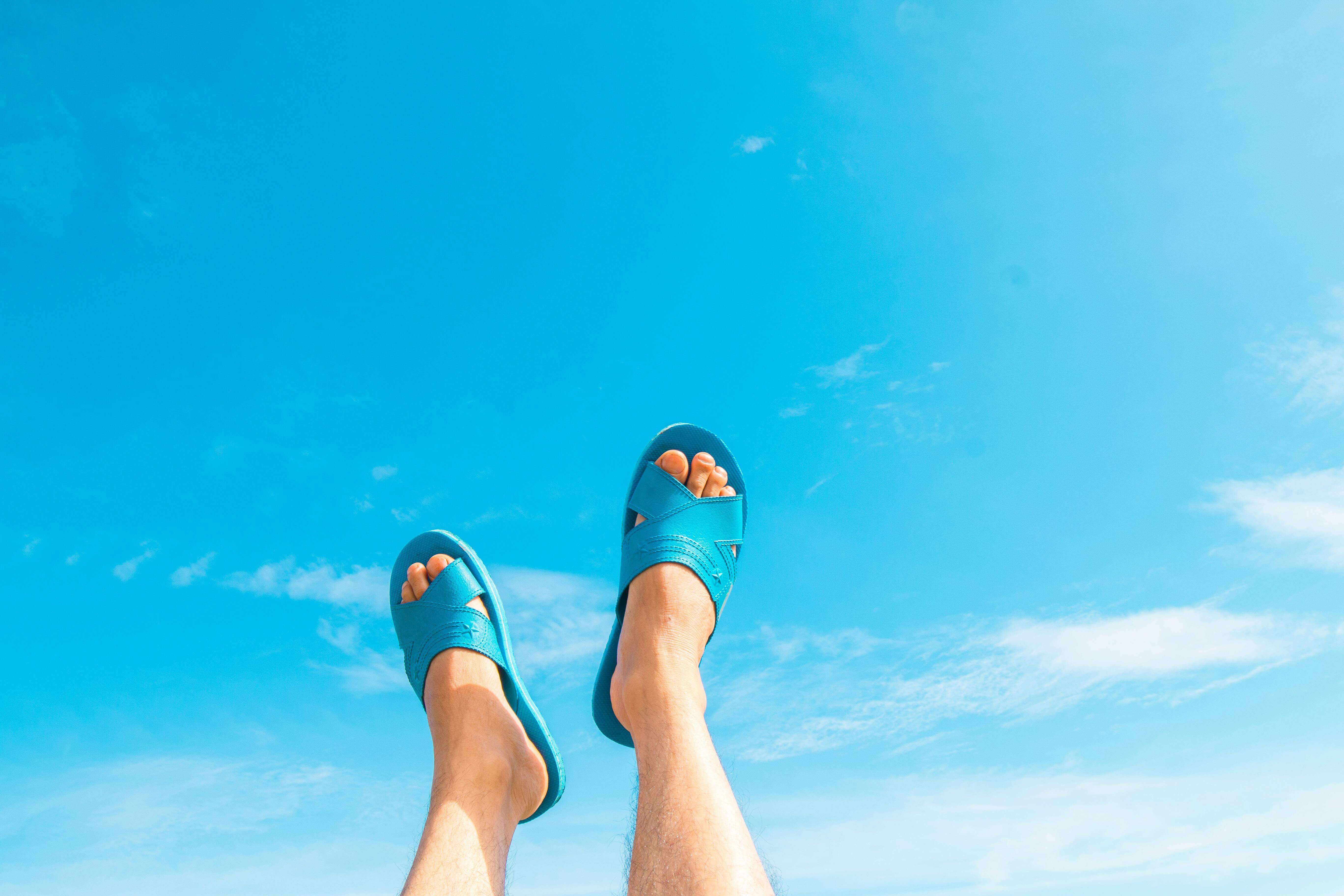 <p>UP TO 60% OFF</p><p>Pick Your Favorite Sandals</p>