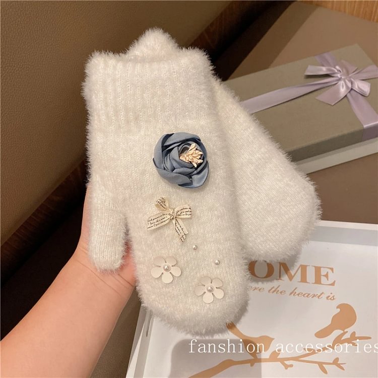 Simple Flowers Plush Gloves