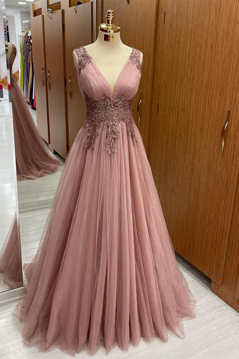 Ovlias Dusty Rose V-Neck Tulle Prom Dress Long Sleeveless with Appliques ED0153