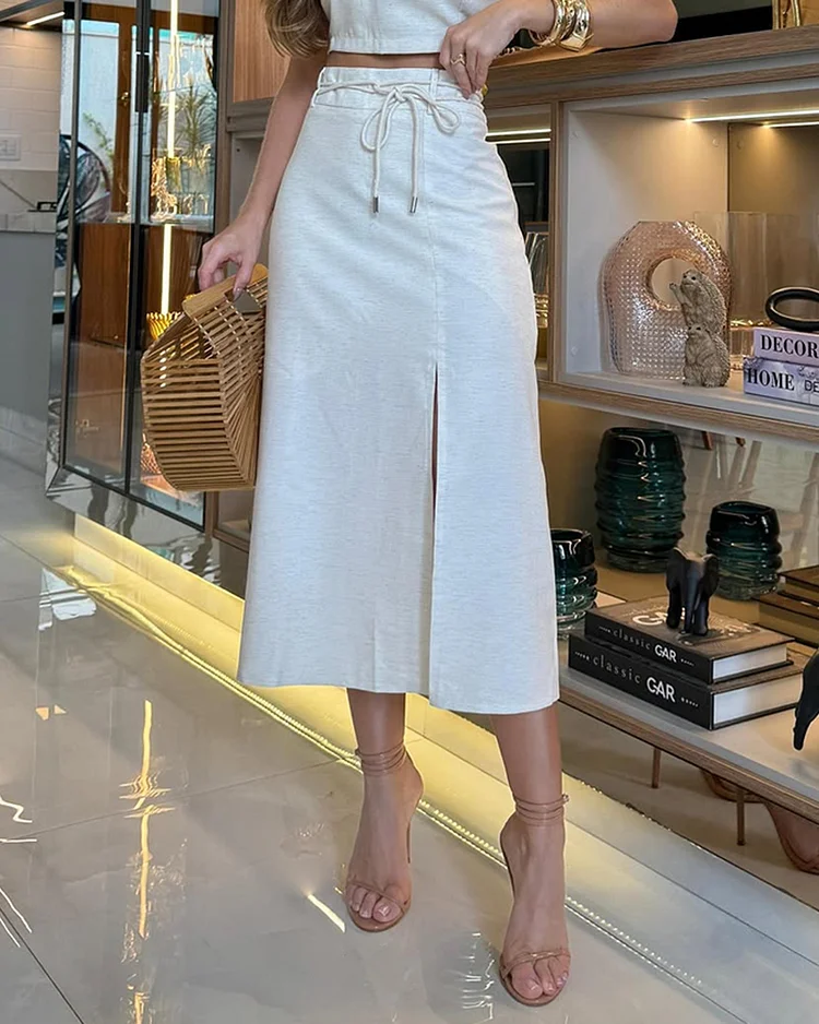 Sleeveless solid color two piece suit