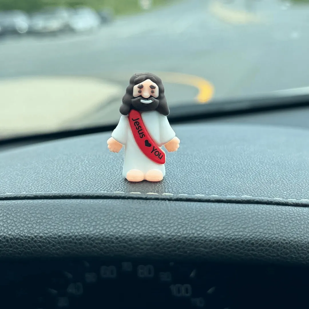 Jesusfigur auf dem Armaturenbrett eines Autos