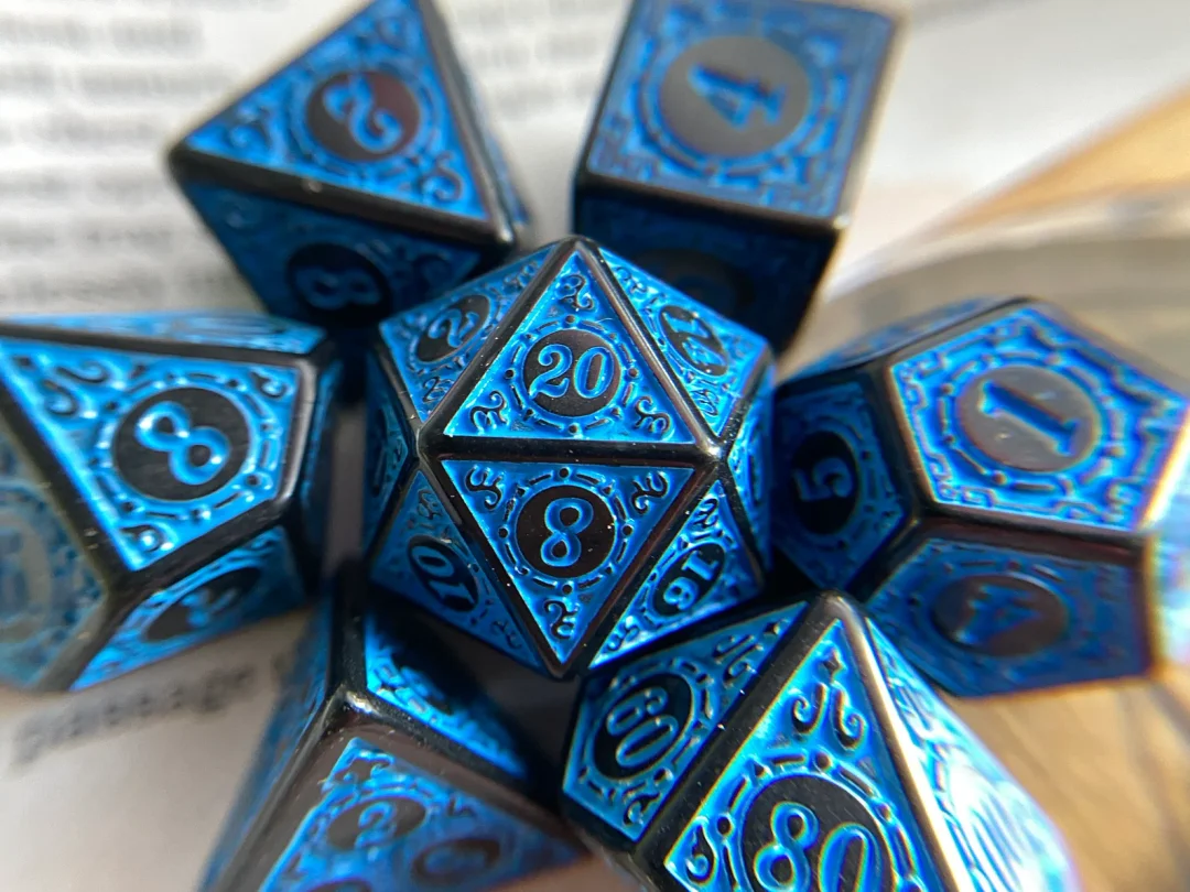 Carved Pattern Blue Dice Set