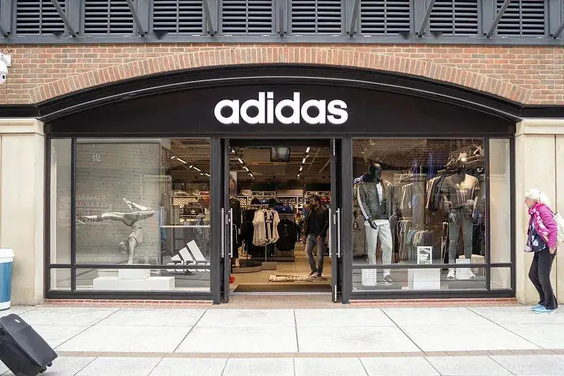 Adidas Trebol Blanco Azul Dama: Estilo y Comodidad para el Día a Día