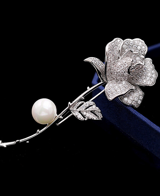 Fashionable Pearl Copper Inlaid Zirconia Rose Blazer Brooch