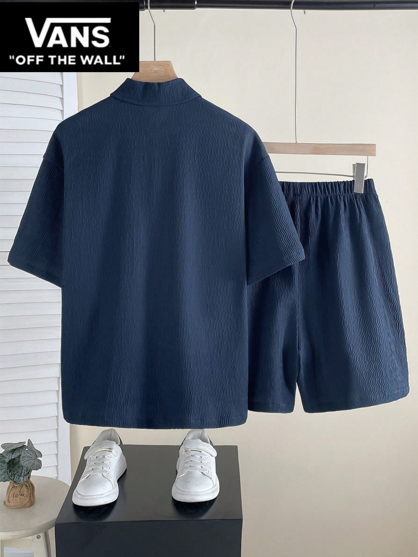 Vans men's two-piece casual set, including a textured short-sleeved shirt and matching shorts