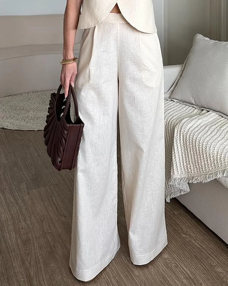 Sleeveless solid color two piece suit