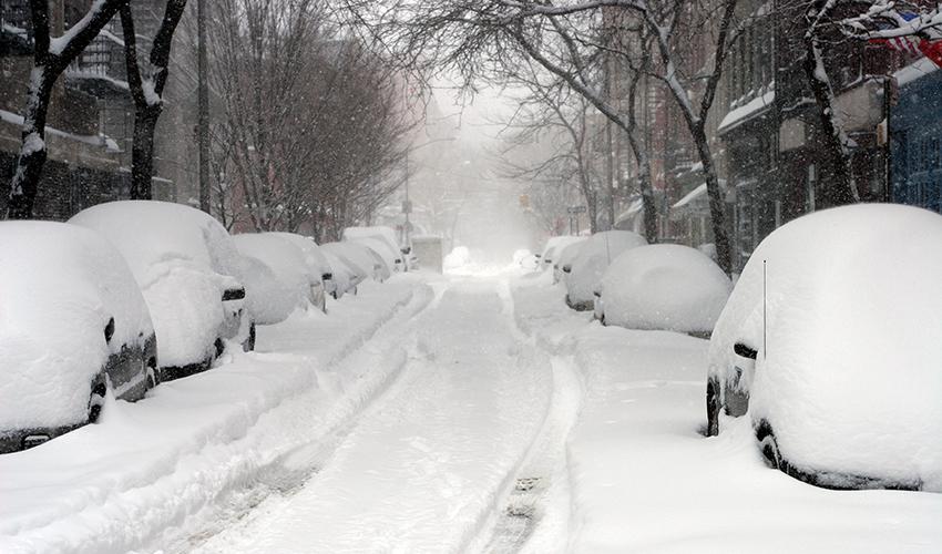 Safety Tips If You're Trapped in a Car During a Snowstorm