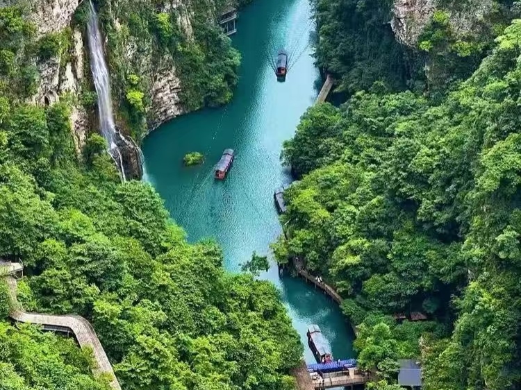 6-Day Essence of Hunan: Zhangjiajie, Tianmen Mountain & Phoenix Ancient Town Tour